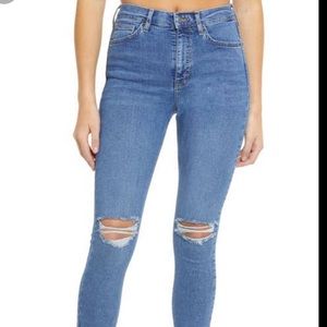 Topshop ripped Jamie jeans💙